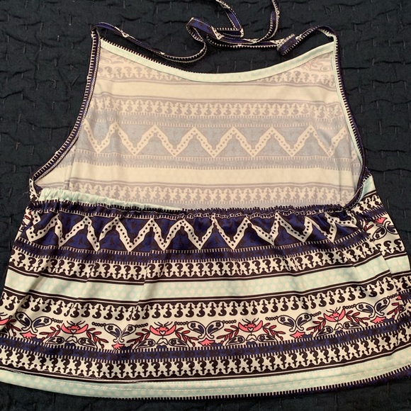 💙 Stretchy Self-Tie Halter Crop Top - Picture 2 of 8